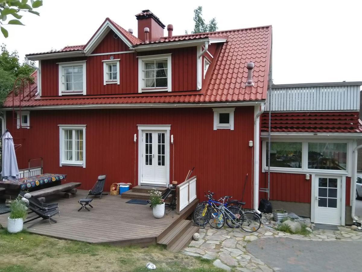 120 Yrs. Old Log House In Kuopio City Centre Bagian luar foto
